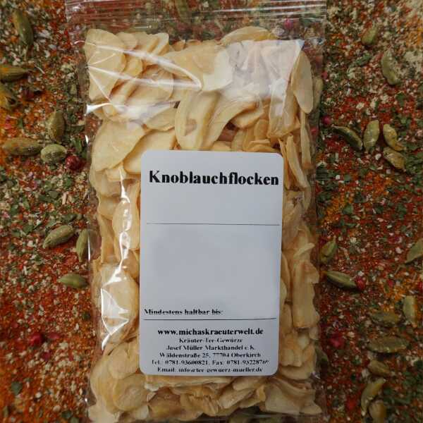 Knoblauchflocken als cremeweiße Scheiben, 1-2 cm