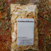 Knoblauchflocken als cremeweiße Scheiben, 1-2 cm