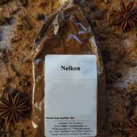 Gemahlene Gewürznelken als feines, dunkelbraunes Pulver