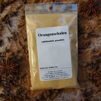 Gemahlene Orangenschalen als feines, orange-braunes Pulver