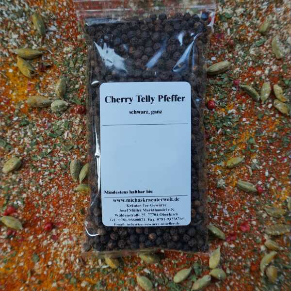 Ganze, dunkle Cherry-Telly-Pfefferkörner