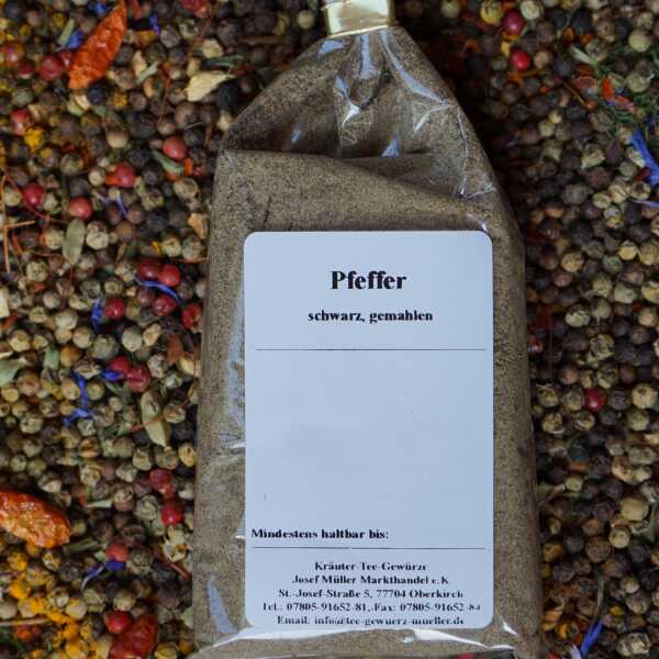 Gemahlener, schwarzer Pfeffer als feines Pulver