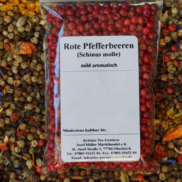 Rote Pfefferbeeren in kräftig roter Farbe