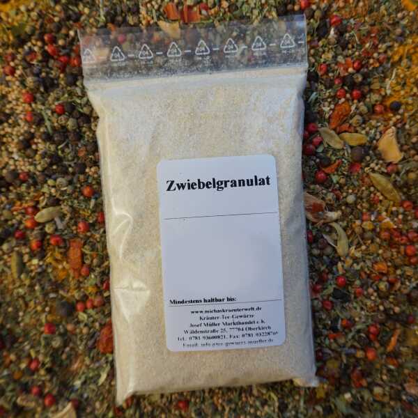 Zwiebelgranulat in cremeweißer, feinkörniger Struktur