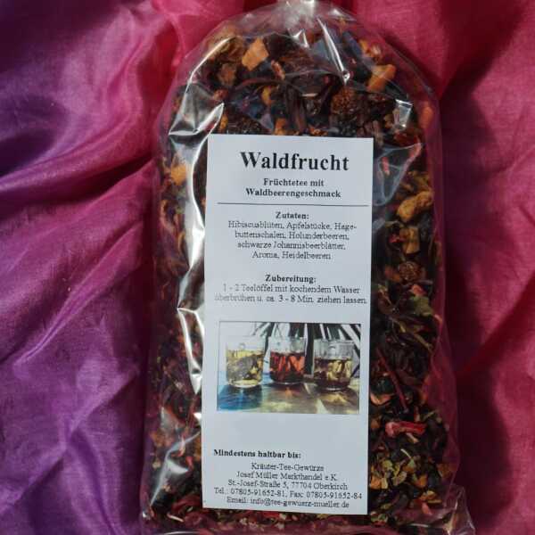 Früchteteemischung mit roten und dunkelvioletten Bestandteilen
