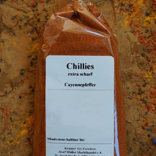 Chili extra scharf, Cayennepfeffer als feines, kräftig rotes Pulver