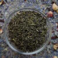 Grünteeblätter in grüner Farbe