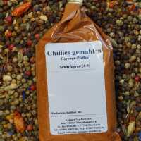 Gemahlener Cayennepfeffer als feines, kräftig rotes...