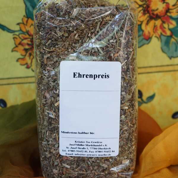 Getrocknetes Ehrenpreiskraut in grüner Farbe