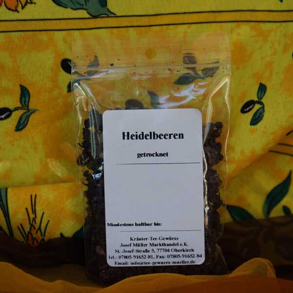 Getrocknete Heidelbeeren in dunkelblauer bis schwarzer Farbe
