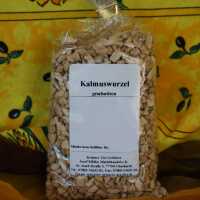 Geschnittene Kalmuswurzel in hellbrauner Farbe