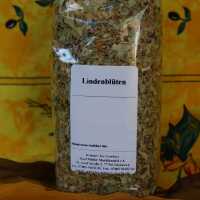 Getrocknete Lindenblüten in hellgelblich-grüner...