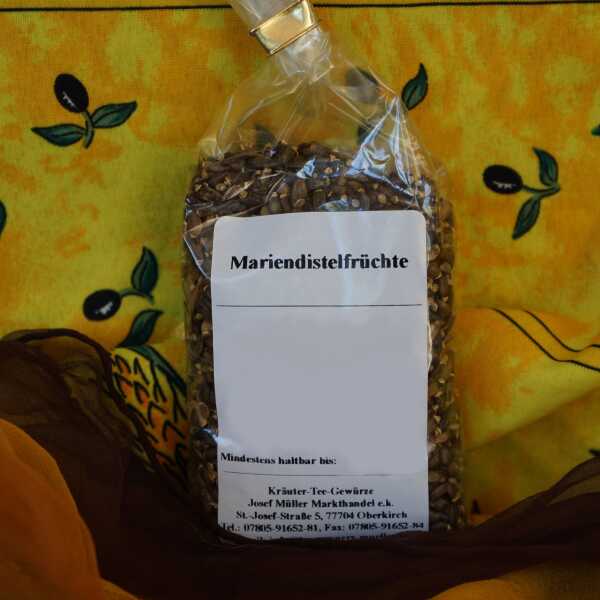 Getrocknete Mariendistelfrüchte in dunkelbrauner Farbe