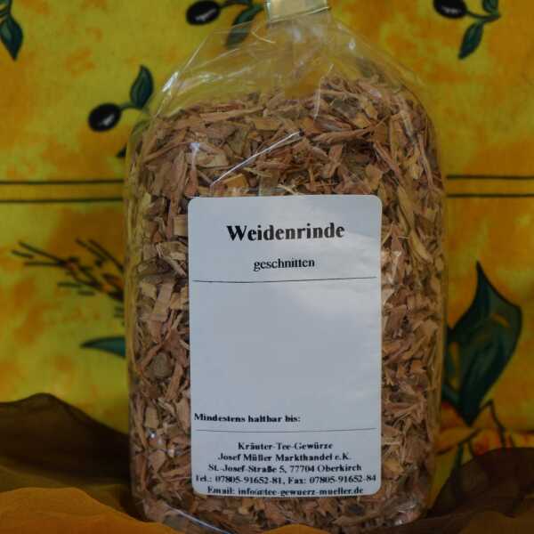 Geschnittene Weidenrinde in graubrauner Farbe